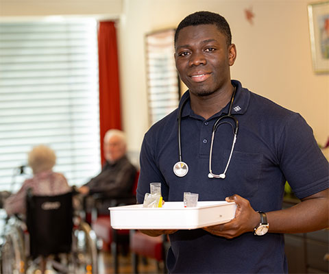 Portr�t Pflegefachkraft Babacar